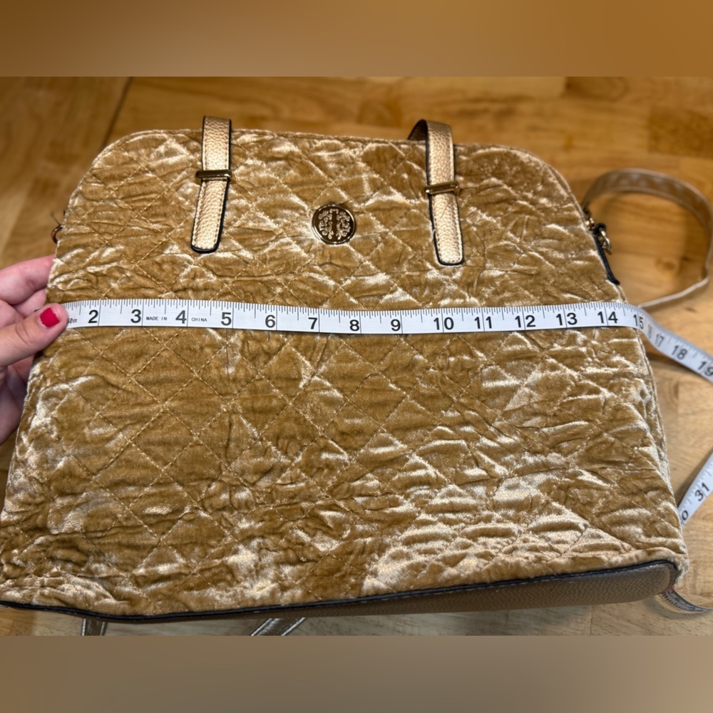 Quilted Metallic Gold Crossbody Bag - Picture 9 of 9